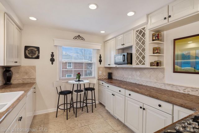 612 Cadieux Road, Grosse Pointe, MI 48230