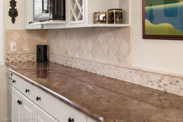 612 Cadieux Road, Grosse Pointe, MI 48230