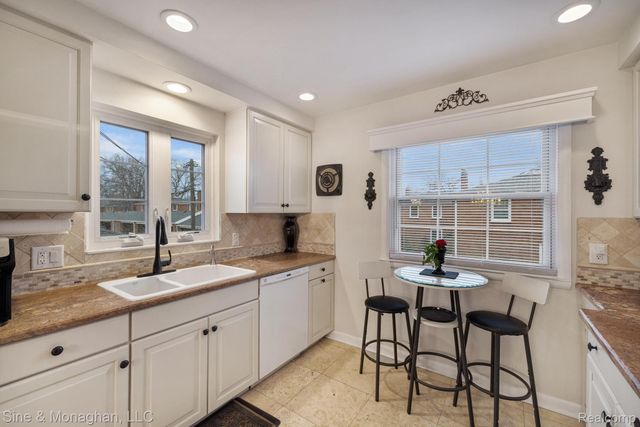 612 Cadieux Road, Grosse Pointe, MI 48230