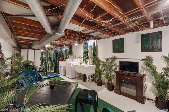 612 Cadieux Road, Grosse Pointe, MI 48230