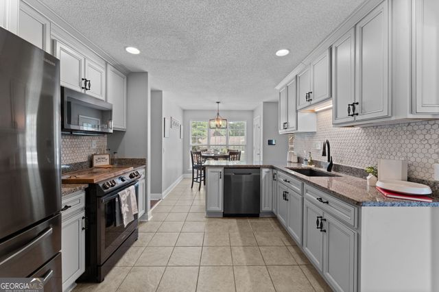 318 Christopher Luke Circle, Perry, GA 31069