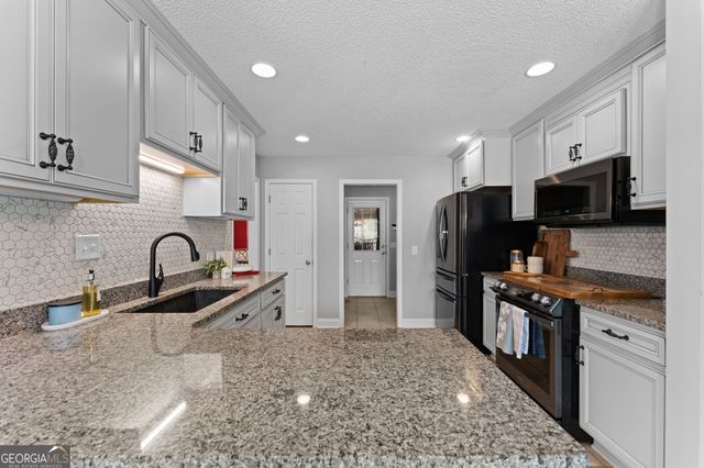 318 Christopher Luke Circle, Perry, GA 31069