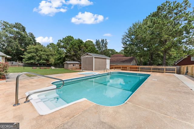 318 Christopher Luke Circle, Perry, GA 31069