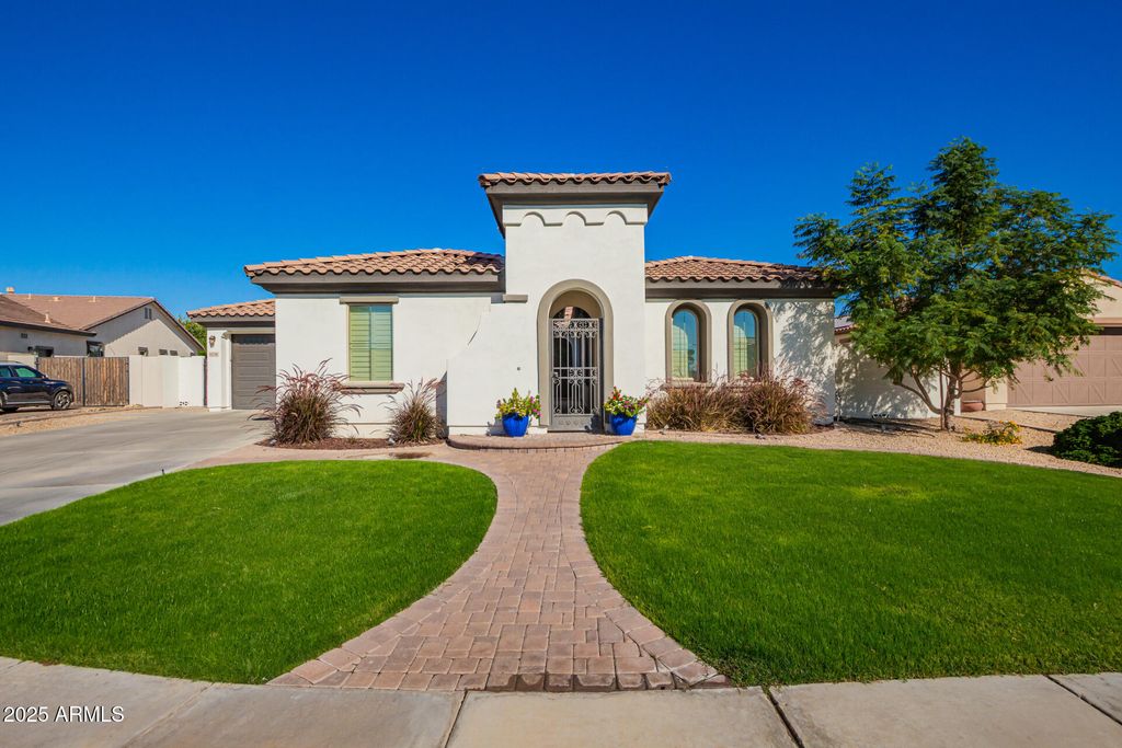 16230 W HOLLY Street, Goodyear, AZ 85395