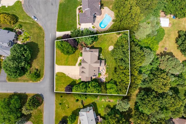 7873 Shepherds Glen Court, Kalamazoo, MI 49009