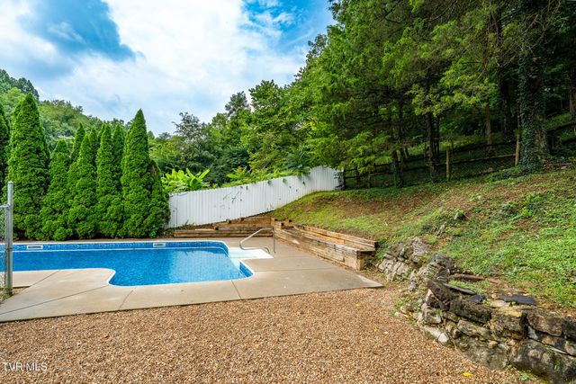 200 Coal Chute Road, Elizabethton, TN 37643