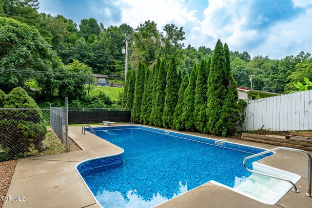 200 Coal Chute Road, Elizabethton, TN 37643