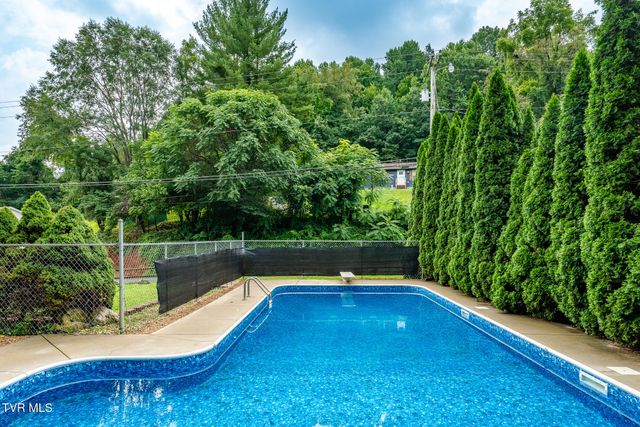 200 Coal Chute Road, Elizabethton, TN 37643