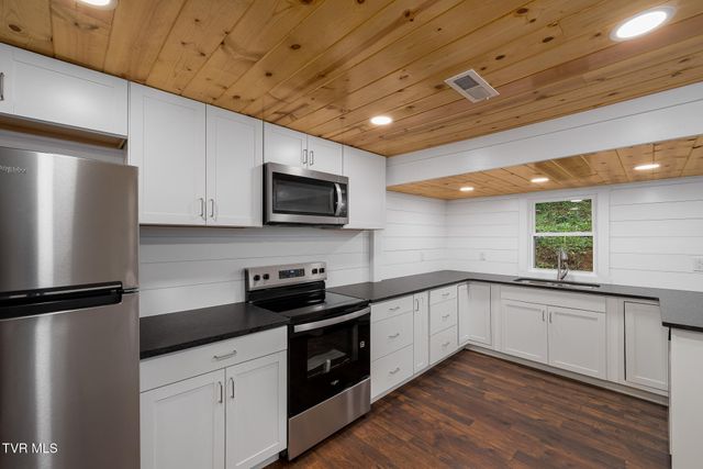 200 Coal Chute Road, Elizabethton, TN 37643