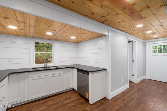 200 Coal Chute Road, Elizabethton, TN 37643