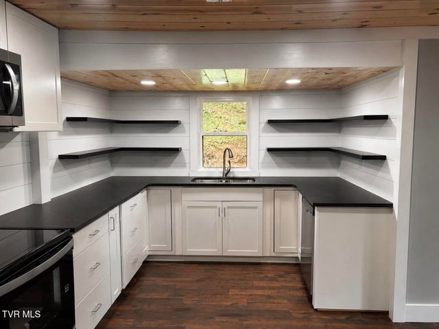 200 Coal Chute Road, Elizabethton, TN 37643