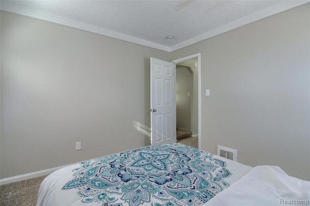 7540 Dolphin, Redford, MI 48239