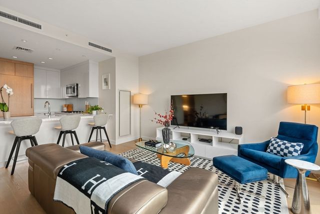 188 Brookline Ave 21B, Boston, MA 02215