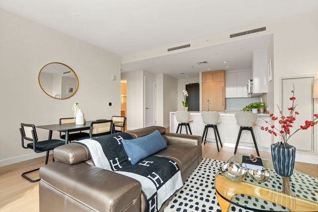 188 Brookline Ave 21B, Boston, MA 02215