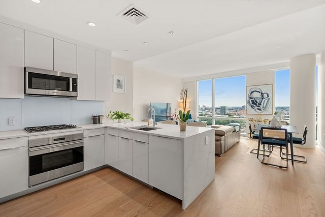 188 Brookline Ave 21B, Boston, MA 02215