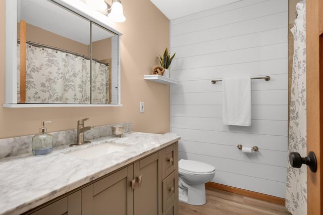 8556 Irwin Road, Bloomington, MN 55437