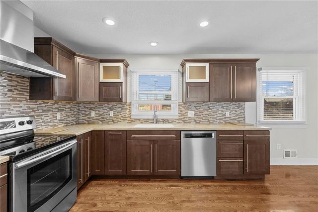 4223 E 42nd Street Court, Independence, MO 64055