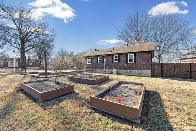 4223 E 42nd Street Court, Independence, MO 64055