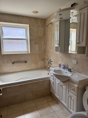 3256 N Elston Avenue, Chicago, IL 60618