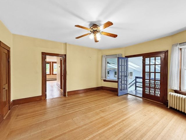 33 High St, Stoneham, MA 02180