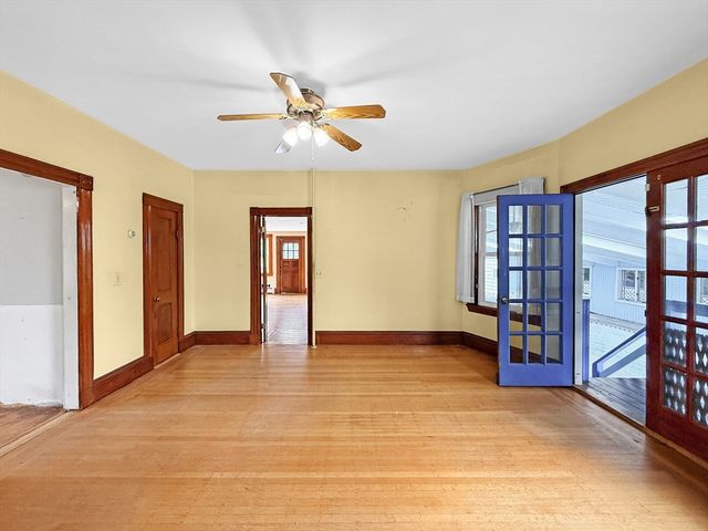 33 High St, Stoneham, MA 02180