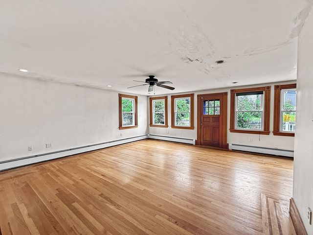 33 High St, Stoneham, MA 02180