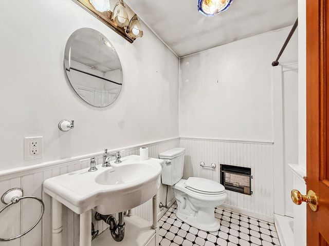 33 High St, Stoneham, MA 02180