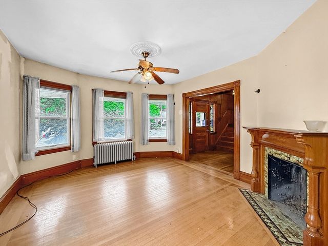 33 High St, Stoneham, MA 02180