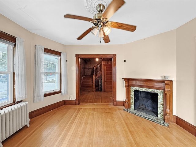 33 High St, Stoneham, MA 02180