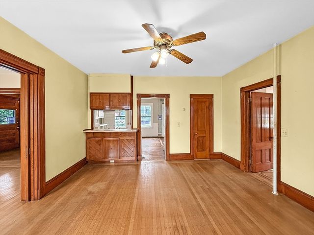 33 High St, Stoneham, MA 02180