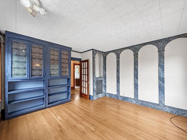 33 High St, Stoneham, MA 02180
