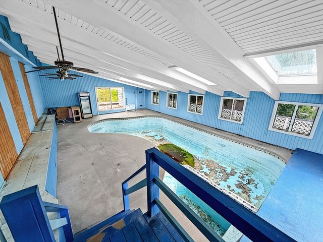 33 High St, Stoneham, MA 02180