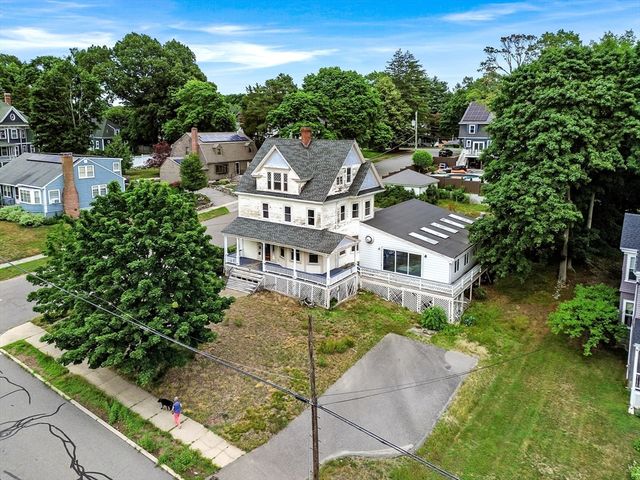 33 High St, Stoneham, MA 02180