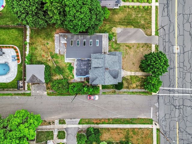 33 High St, Stoneham, MA 02180