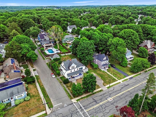 33 High St, Stoneham, MA 02180