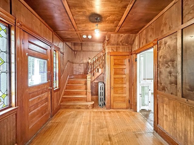 33 High St, Stoneham, MA 02180
