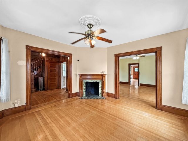 33 High St, Stoneham, MA 02180