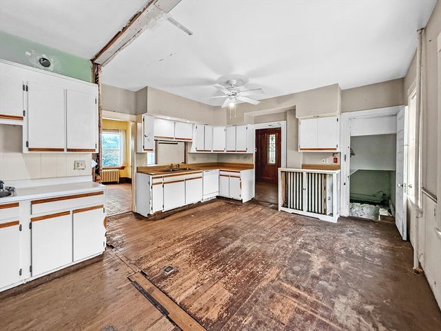 33 High St, Stoneham, MA 02180