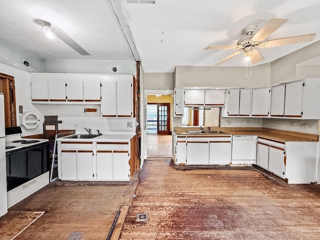 33 High St, Stoneham, MA 02180