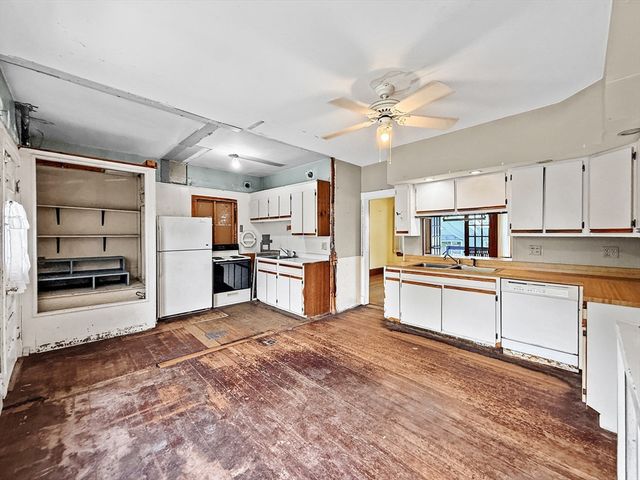 33 High St, Stoneham, MA 02180