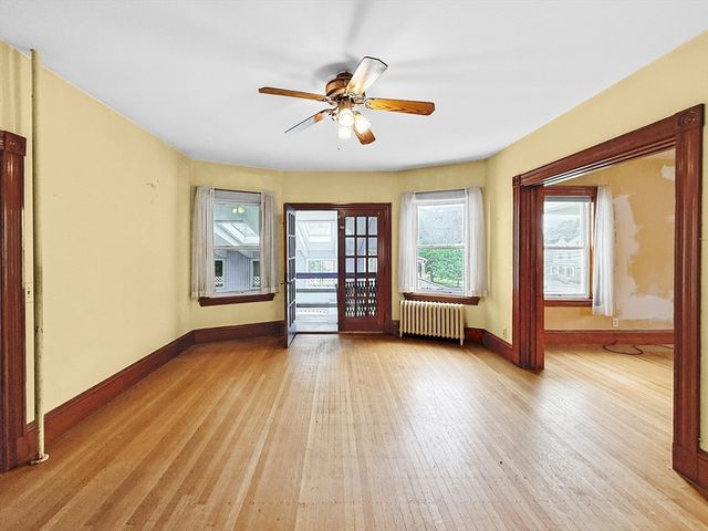 33 High St, Stoneham, MA 02180
