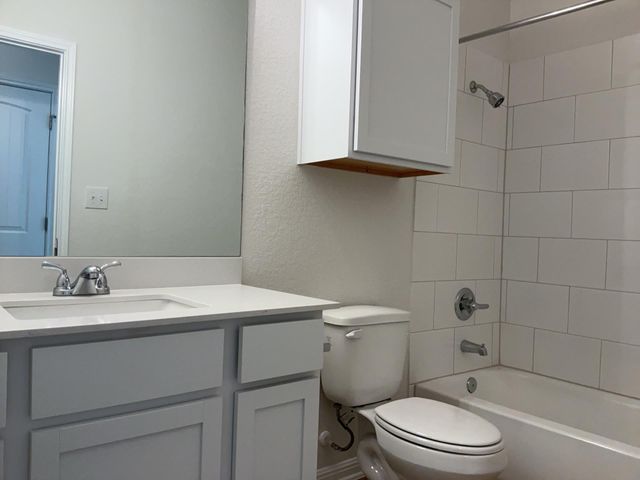 2204 Cornfield DR A, Pflugerville, TX 78660