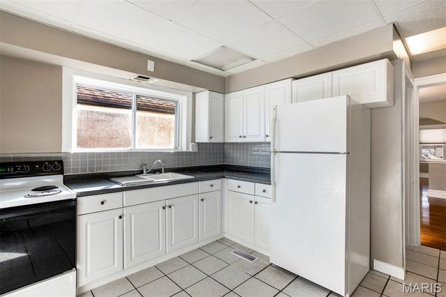 3831 Burgen Avenue, St Louis, MO 63116