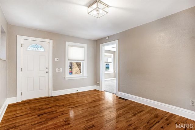 3831 Burgen Avenue, St Louis, MO 63116