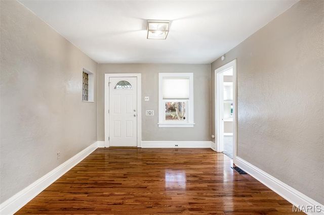 3831 Burgen Avenue, St Louis, MO 63116