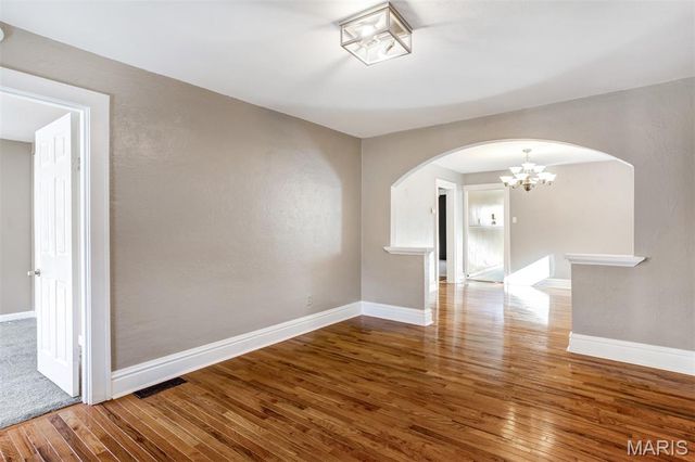 3831 Burgen Avenue, St Louis, MO 63116