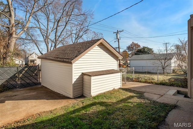 3831 Burgen Avenue, St Louis, MO 63116