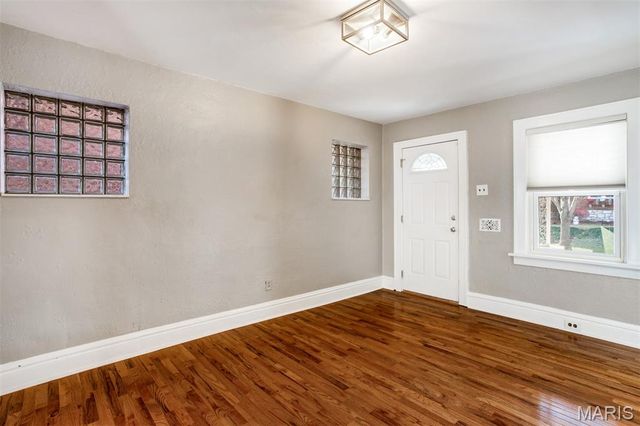 3831 Burgen Avenue, St Louis, MO 63116