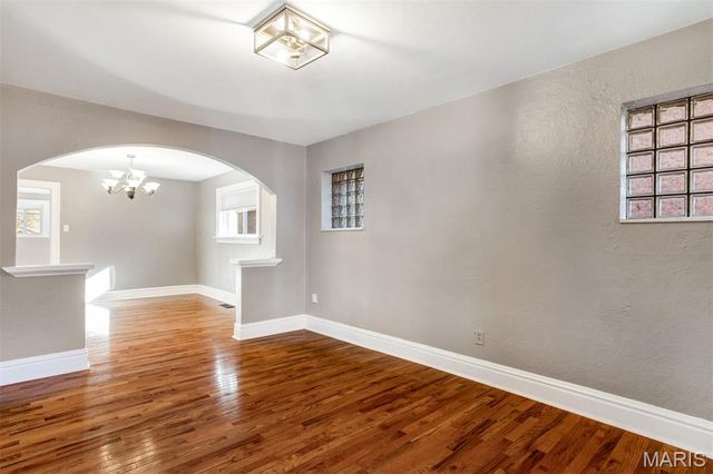 3831 Burgen Avenue, St Louis, MO 63116