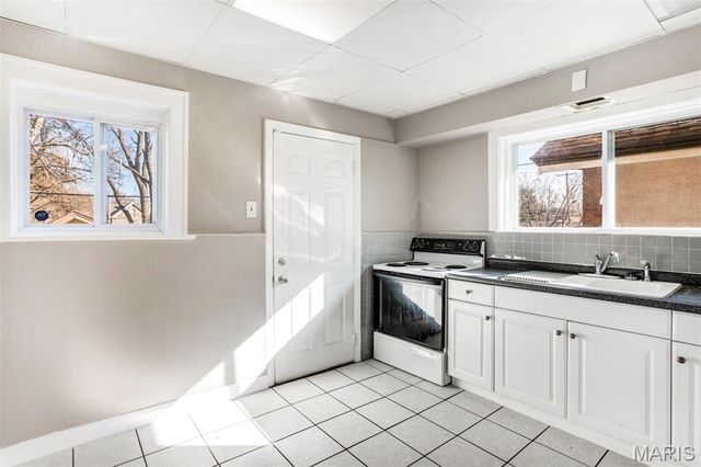 3831 Burgen Avenue, St Louis, MO 63116